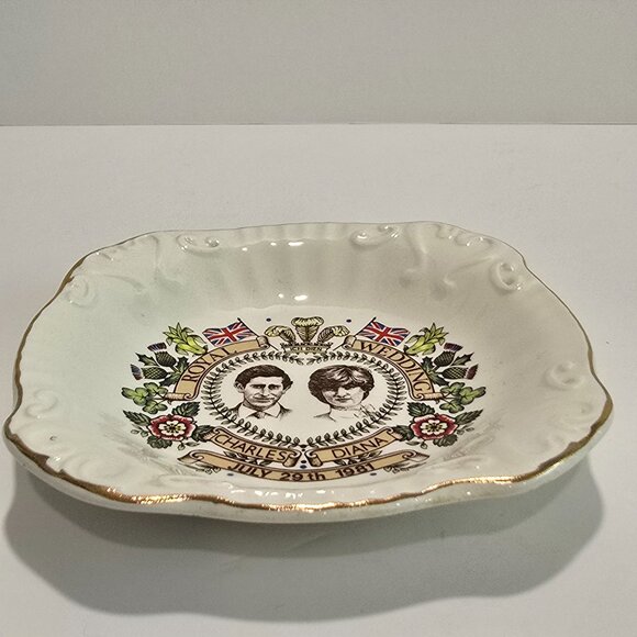 K Aynsley & Co Ltd - Prince Charles/Lady Diana Commemorative 1981 Wedding Dish - Picture 2 of 5